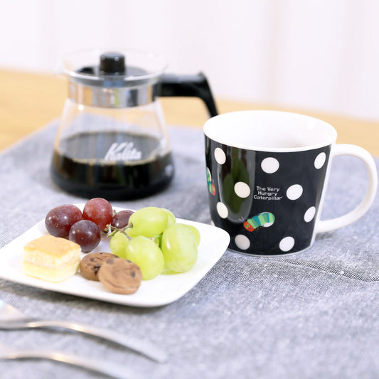 マグカップ アートマグM(黒)【はらぺこあおむし】