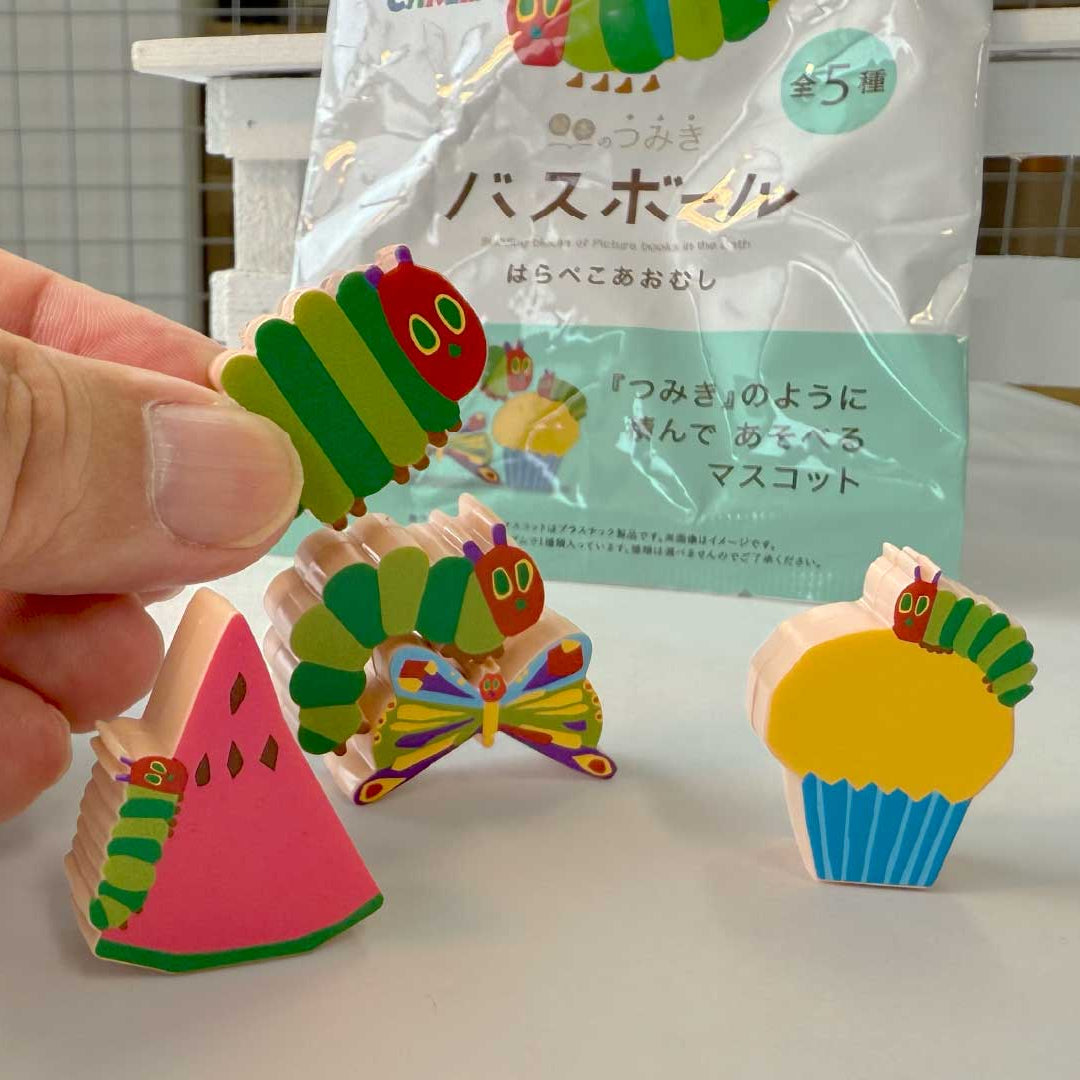 【絵本のつみきのバスボール】　はらぺこあおむし
