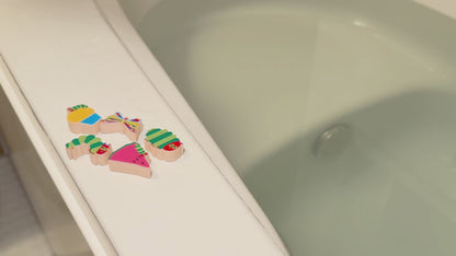 【絵本のつみきのバスボール】　はらぺこあおむし