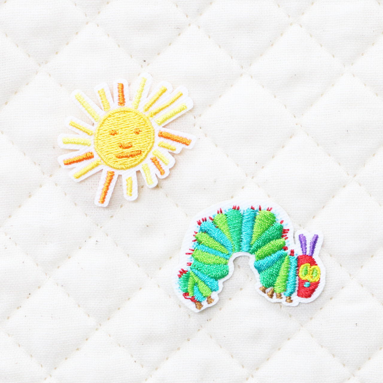 ワッペン　あおむしと太陽(2P) 【はらぺこあおむし】【絵本のワッペン】