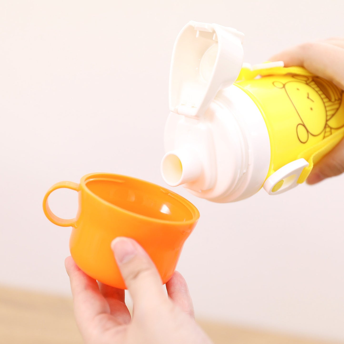 コップ付き直飲み水筒【こぐまちゃん】